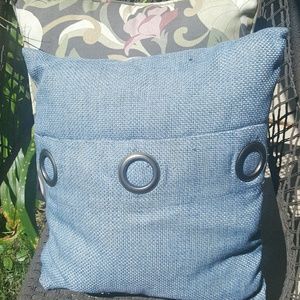 4 pillow set and matching rug